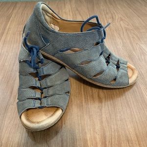 Earth lace sandals